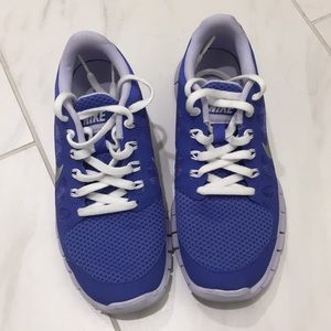 Kid’s Nike Free Big Kids shoes in royal blue